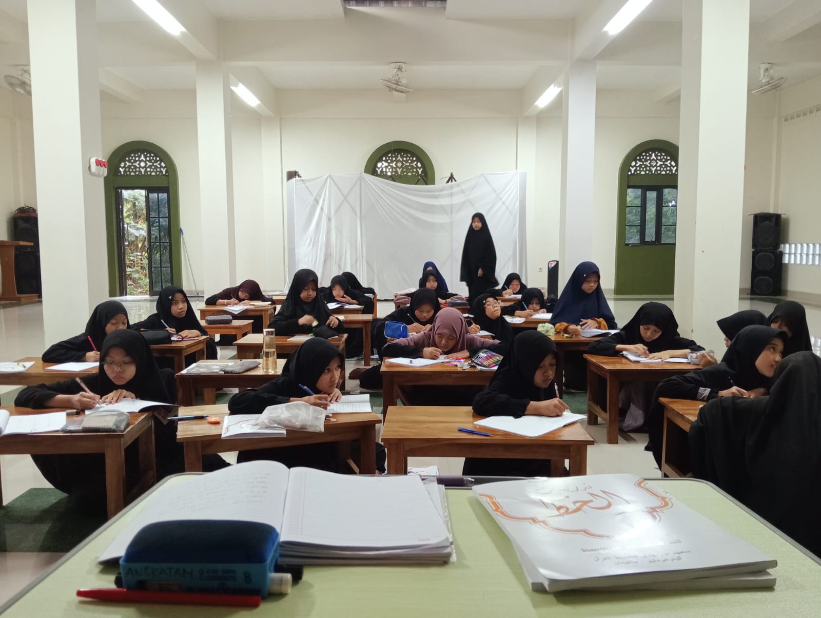 Kegiatan Belajar Santri Putri